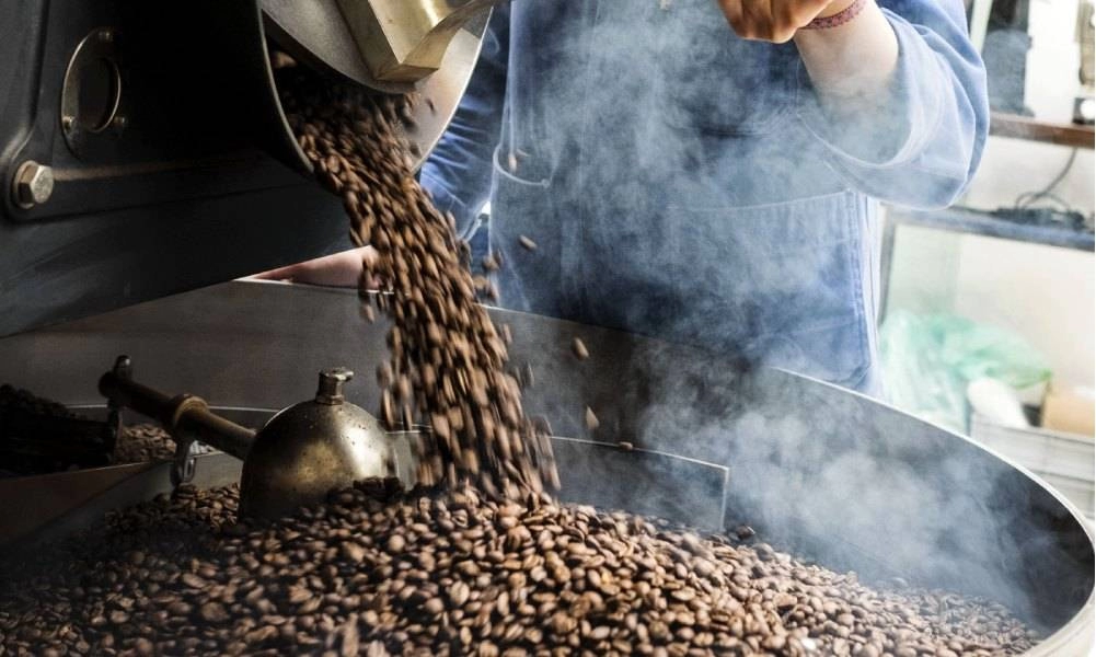 رستر قهوه: تخصص و مهارت در شکل دهی به عطر و طعم دلپذیر